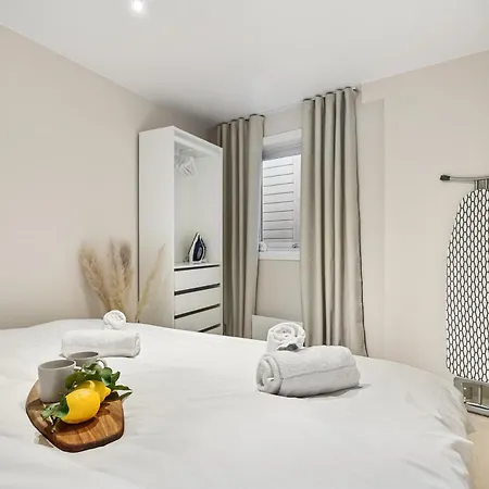 King Bed - Renovated 2024 - 2Br Behind Bryggen Apartment Bergen Exterior photo