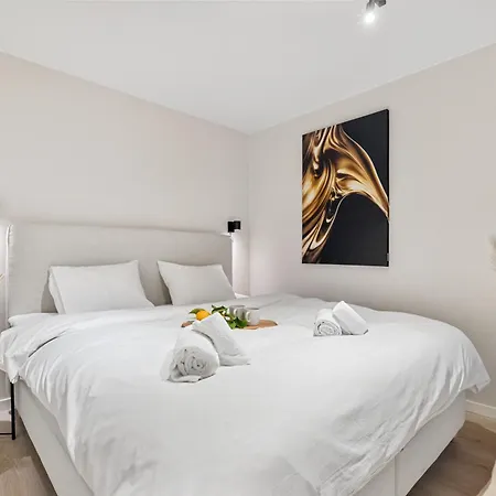 King Bed - Renovated 2024 - 2Br Behind Bryggen Apartment Bergen Exterior photo
