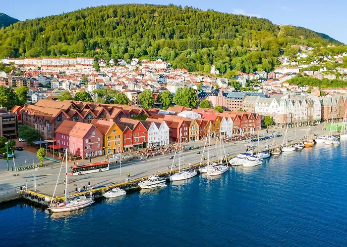 King Bed - Renovated 2024 - 2Br Behind Bryggen